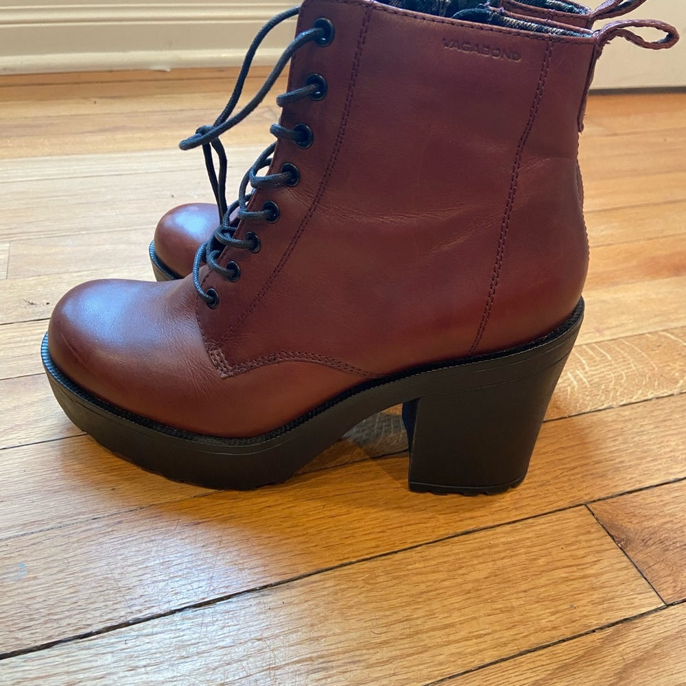 Vegabond Lace-Up Brown Ankle Boots